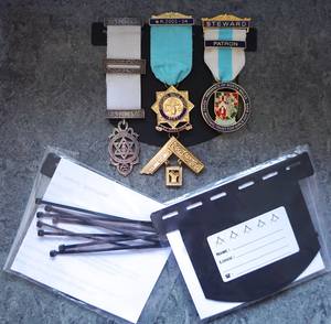 Médailles maçonniques personnalisées et rubans Regalia plaqués or avec détails en émail - Product Image 3