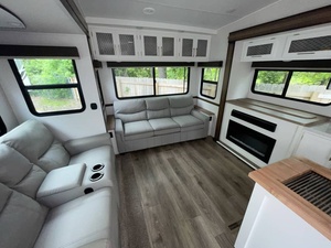 Usado 2022 P-r-i-m-e T-i-m-e Crusader 335R-L-P - Product Image 6