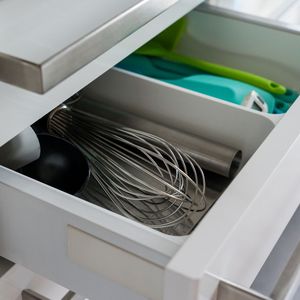 Base de tiroir de cuisine avec trois tiroirs profonds à fermeture amortie pour casseroles et poêles 60, 80 et 90 cm - Product Image 2