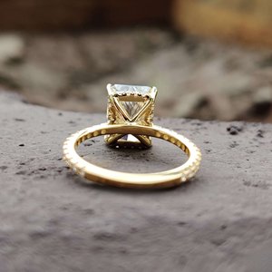 Anillos de compromiso de diamantes cultivados en laboratorio de corte radiante de oro sólido de 10 quilates a la moda para mujer estilo clásico IGI para fiestas de bodas - Product Image 5