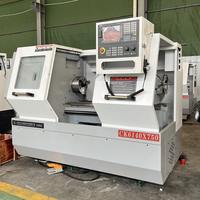 Torno CNC de Servicio Pesado Pequeño CK6140x750 con Control GSK, Compacto, Horizontal, con Diseño de Bancada Plana para Trabajos de Precisión en Metal