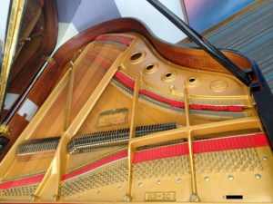 Piano de cola Kawai KG3C en excelentes condiciones, entrega rápida, acabado elegante original, teclas suaves, Japón, 88 teclas - Product Image 4