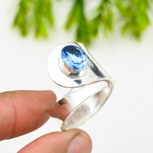 Anillo de Plata Chapado con Topacio Azul Sintético de Forma Ovalada de 10x14 mm, Gema Elegante para Mujer - Product Image 4