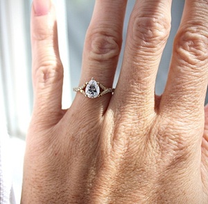 Oro amarillo sólido 1,55 CTW corte de pera anillo de compromiso racimo único Moissanite VVS2 boda blanca diamante VVS2 anillo de boda - Product Image 2