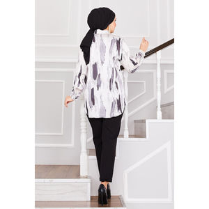 Túnica Modest con Estampado de Satén Negro - Product Image 4