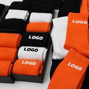 Chaussettes de sport en coton avec logo personnalisé respirant de haute qualité Unisex Crew Design Trendy Streetwear Confortable pour hommes - Product Image 1