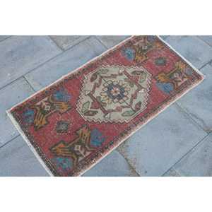 พรมวินเทจตุรกี ขนาด 1.7x3.2 ฟุต พรมลายดอกไม้สีแดงน้ำเงิน ทำจากขนสัตว์ - Product Image 3