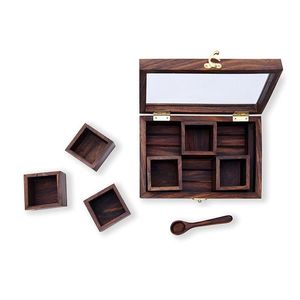 กล่องเครื่องเทศไม้ 6 ช่อง ดีไซน์สั่งทำพิเศษ คุณภาพพรีเมียม กล่องมาซาลาแบบดั้งเดิมของอินเดีย ใช้กับเตาอบและไมโครเวฟได้ ผลิตโดย HF CRAFTS - Product Image 4