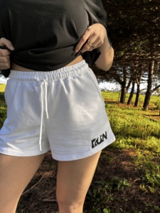 เสื้อยืดผ้าฝ้ายโอเวอร์ไซซ์ของผู้หญิงปักลายมีสไตล์สำหรับฤดูร้อนสีพื้นแบบลำลองทำจากโรงงานไก่งวงปรับแต่งได้รุ่น ODM - Product Image 2