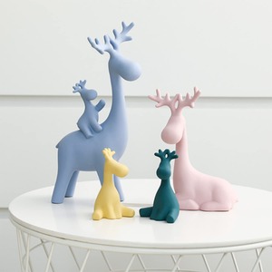 ของตกแต่งโต๊ะรูปกวางเรนเดียร์หลากสีสันน่ารักเน้นการใช้งานที่บ้านขี้เล่นเหมาะสำหรับห้องเด็กโต๊ะวันหยุดหรืองานฉลองเทศกาล - Product Image 6