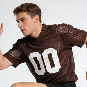 T-shirts en maille marron pour hommes, col en V, coupe oversize, imprimé numéro, style streetwear décontracté et athlétique rétro, vente en gros - Product Image 3