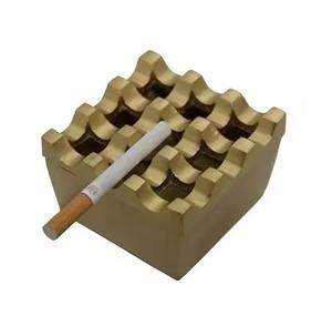 Meilleur cendrier en argent poli de haute qualité, design décoratif tendance pour la maison avec trois supports droits - Product Image 2