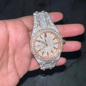 Lunette diamantée ronde de 3 carats avec cadran en or et diamants en chiffres romains dans le bracelet du jubilé | Diamant bicolore - Product Image 1