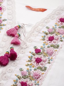 ชุดคุर्ตาผ้าฝ้ายสีขาวปักลายแบบคลาสสิกสำหรับผู้หญิง ราคาขายส่ง คุณภาพสูง ระบายอากาศได้ดี เสื้อผ้าชาติพันธุ์สำหรับผู้ซื้อจำนวนมาก - Product Image 2