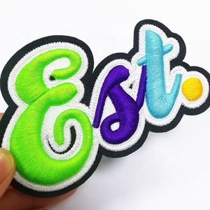 Écusson de broderie personnalisé de haute qualité avec logo personnalisé en forme de fleur 3D tissé avec paillettes tissu chenille en plastique PVC - Product Image 6