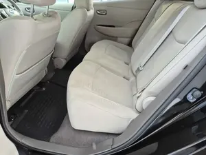 Nissan Leaf I 2011 (ZE/0/AZE0) con Batería de Litio, Asientos de Cuero, Neumáticos R18, 6 Asientos, Techo Panorámico - Product Image 6