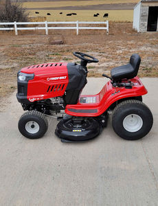 Tracteur à roues Snapper SPX110 Top Garden Machinery, transmission par engrenages, 4 roues motrices, éjection latérale, moteur bicylindre en V, composants principaux du moteur, boîte de vitesses - Product Image 4