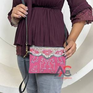 Nouveau rose Lotus Design usiné à la main en cuir suédé Mini sac de haute qualité femmes Style Vintage bracelet sac à bandoulière avec fermeture à glissière - Product Image 1