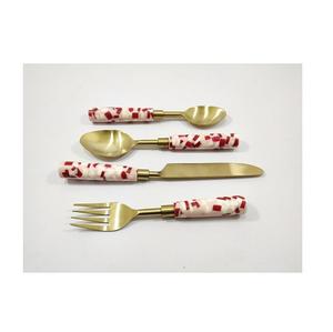 ชุดช้อนส้อมยุโรปทองเหลืองโบราณ,มีดโลหะหรูหราพร้อมที่จับเรซินชุด4ชิ้นสั่งทำได้ตามต้องการ - Product Image 1