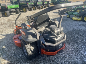 ขายเครื่องตัดหญ้า Husqvarna Z572X Commercial Zero Turn รุ่น 31 แรงม้า ขนาด 72 นิ้ว พร้อมแท่นตัดแบบ Fabricated Deck และระบบขับเคลื่อน Hydro-Gear ZT5400 สำหรับมืออาชีพ - Product Image 3