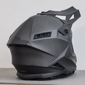 Casco da <span class=keywords><strong>moto</strong></span> personalizzato alla moda casco da cross in fibra di <span class=keywords><strong>carbonio</strong></span> nero per gli uomini - Product Image 6