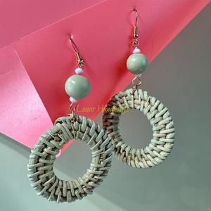 Boucles d'oreilles en rotin naturel, nouveau style, mode, vente en gros d'accessoires vintage pour l'exportation en vrac - Product Image 3