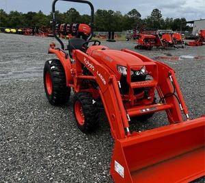 Pour tracteur compact Kubota L2502DT modèle 2025 avec 4WD et pompe/moteur polyvalent pour travaux agricoles et de jardinage - Product Image 1