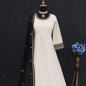 Robe longue évasée en Georgette Anarkali pour femmes Mode indienne de saison festive pour les soirées de mariage Style Maxi long - Product Image 1