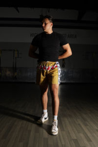 กางเกงขาสั้นผู้ชายสไตล์ลำลอง ผ้าตาข่ายระบายอากาศ แห้งเร็ว ยืดหยุ่นสูง เอวสูง กระชับสบาย ผลิตตามสั่งด้วยเทคนิคการพิมพ์แบบซับลิเมชั่นเต็มผืน เป็นมิตรต่อสิ่งแวดล้อม - Product Image 3