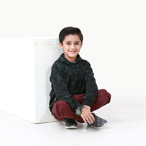 Sweat à capuche pour enfants brodé personnalisé avec pull à manches longues en coton biologique pour l'automne-Fabricant Vêtements en gros - Product Image 3