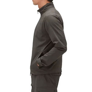 Veste d'échauffement légère pour la course à pied, l'entraînement et la salle de sport - Product Image 4