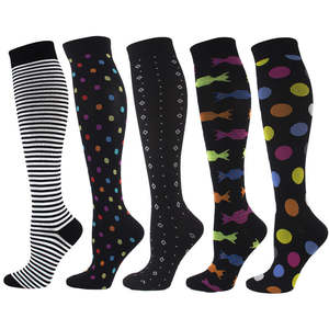 Chaussettes de sport équestres en nylon pour hommes, hauteur genou, respirantes et élégantes, avec logo personnalisé sur le bas du mollet, pour les jeunes - Product Image 6
