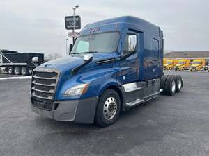 Camion Freightliner Cascadia Conventional Sleeper d'occasion 2022, moteur diesel 10 cylindres, caméra arrière 360°, écran tactile, 41-50t - Product Image 2