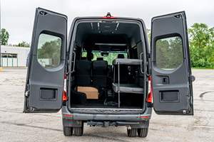 Sprinter 3500XD 2023 ~6,500 Millas, Motor Turbodiésel, Tracción en las Cuatro Ruedas, Modificaciones Interiores - Product Image 6