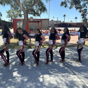 Ropa de actuación en blanco y negro con lentejuelas brillantes y uniforme Majorette con flecos <span class=keywords><strong>para</strong></span> traje de <span class=keywords><strong>baile</strong></span> <span class=keywords><strong>para</strong></span> niñas - Product Image 2