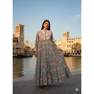 Robe maxi en coton à imprimé floral vert pastel pour femmes, robe longue de style Anarkali, robe indo-occidentale de créateur - Product Image 1