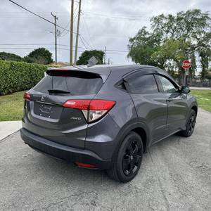 TOP SELLING 2021 Ho-n-da H-R-V LX Transmission automatique 4 cylindres Sièges en cuir - Product Image 6