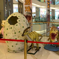 Œuf de dinosaure animatronique d'intérieur personnalisé pour enfants décoration de centre commercial en métal parc d'aventure garderie d'aéroport maternelle