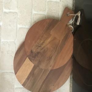 Ensemble de 2 planches à découper rondes en bois d'acacia rustique du Danemark (lot de 2) - Product Image 5