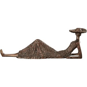 Elegante tendencia nueva vaquera decorativa posando escultura de metal pieza de aluminio para interiores elegantes hechos a mano y detalles artesanales - Product Image 3
