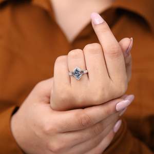 Anillo de Compromiso con Diamante Cultivado en Laboratorio, Corte Hexagonal, Estilo Art Deco, Plata de Ley, Chapado en Oro, Certificado IGI, Lujo, Claridad VS1, Color F - Product Image 2