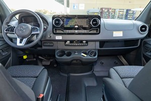 Mercedes-Benz Sprinter 3500XD 2023, Certificado, Limpio y Poco Usado, Midwest Automotive Design Luxe Cruiser, Tracción en las Cuatro Ruedas, Diésel, Volante a la Izquierda - Product Image 6