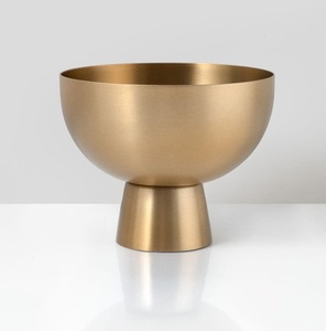 Pot de vase à fleurs en métal de fabrication indienne utilisé pour la maison, l'hôtel et le bureau Pot de fleur taille personnalisée fait à la main en gros en vrac - Product Image 3