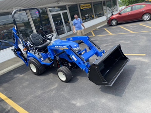 Tracteur utilitaire compact New Holland Workmaster 35, 35 CV, 4 roues motrices, transmission par navette, chargeur frontal, prêt pour une benne arrière, tracteur agricole à vendre - Product Image 2