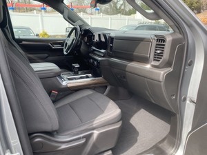 SUPER CLEAN 2023 CHE-VRO-LET SIL-VER-ADO 15-00 RST 4WD TRANSMISIÓN AUTOMÁTICA - Product Image 2