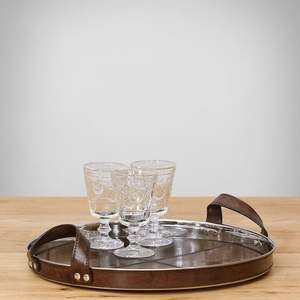 Plateau polyvalent en cuir foncé avec coutures haut de gamme pour le petit-déjeuner, le café ou l'élégant service de collation à la maison - Product Image 5