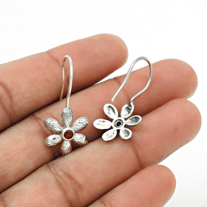 Boucles d'oreilles en argent sterling 925 grenat rouge naturel pierre précieuse forme de fleur à la mode conception délicate boucles d'oreilles à la mode pour elle - Product Image 4