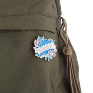 Pins de Esmalte Personalizados con Diseño Floral para Amantes de los Libros, Insignias de Solapa de Metal, Joyería para Amantes de la Lectura, Regalos Impresos con la Frase 'Me Encanta Leer' para Niños y Amigos - Product Image 3