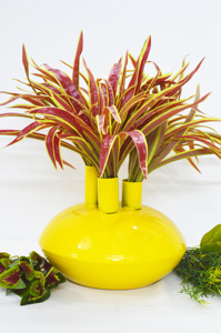 Vase de luxe de haute qualité à 3 trous, revêtement en poudre jaune, vente chaude, vase simple de style designer pour la maison de luxe - Product Image 3