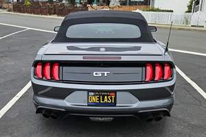 Ford <span class=keywords><strong>Mustang</strong></span> GT Premium Cabriolet <span class=keywords><strong>2021</strong></span> d'occasion, boîte manuelle 6 vitesses, <span class=keywords><strong>V8</strong></span>, conduite à gauche, pneus R20, sièges en cuir, faible kilométrage - Product Image 5